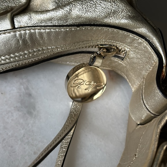 ROGER VIVIER GOLD LEATHER BAG - Picture 9 of 16